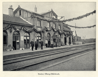 801277 Gezicht op het versierde N.C.S.-station Elburg-Oldebroek te 't Harde, tijdens de viering van het 50-jarig ...